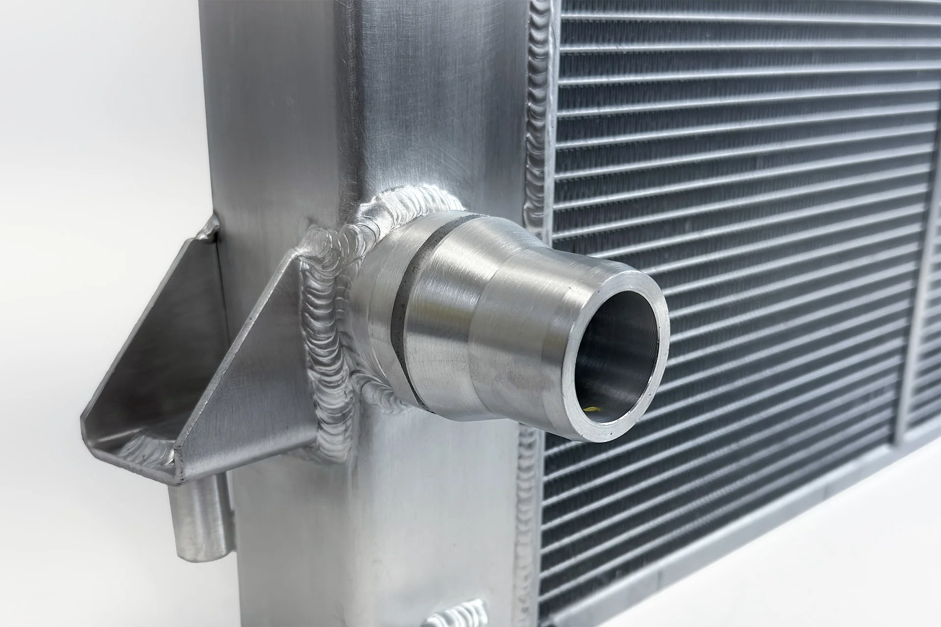 Replacement Heavy-Duty All-Aluminum Radiator <br> 10-17 Ford F-150 Expedition, Lincoln Navigator - Image 9